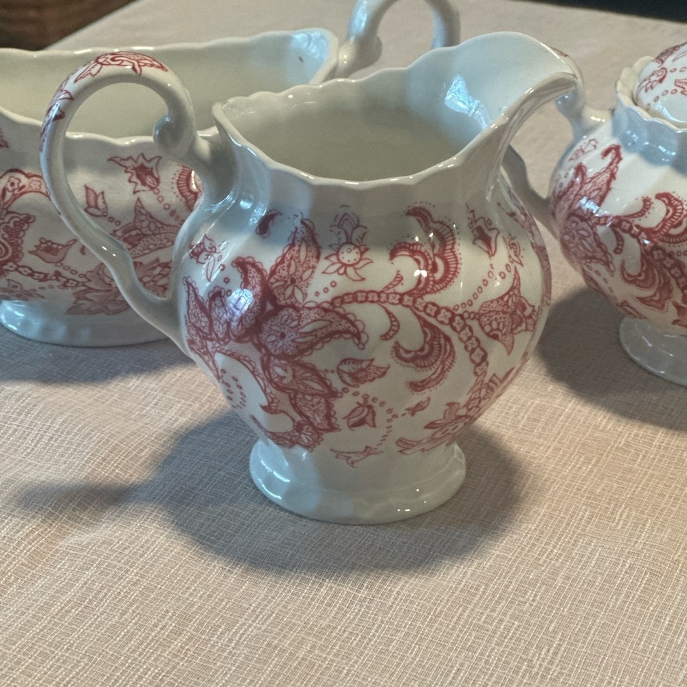 Elegant Red and White Serveware Set - Picture 3 of 5